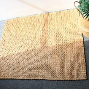 Tapis rustique en jacinthe d'eau Design classique fait à la main Durable et intemporel Parfait pour les intérieurs de salle à manger Espaces de vie et décoration - Product Image 3