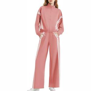 Ensemble de survêtement pour femme à deux pièces, coupe ajustée, à capuche, imprimé personnalisé, avec chemise à manches longues et pantalon - Product Image 1