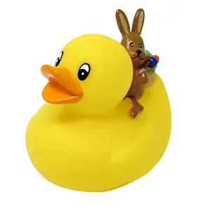 Mini canard en caoutchouc PVC personnalisé avec logo, jouet de bain Lapin de Pâques, fonction couineur, flottant et compressible - Product Image 1