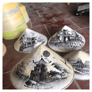 Chapeau conique vietnamien en feuilles de palmier de bambou pour souvenirs touristiques, décoration et costumes de festival, origine Vietnam - Product Image 5