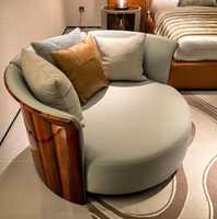 Fauteuil baril de luxe contemporain |   Sièges d'appoint circulaires rembourrés |   Fauteuil moderne haut de gamme avec détails en bois grainé, durable à 100%