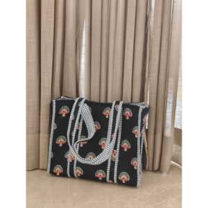 Sac fourre-tout promotionnel matelassé Fanfare Indigo de petite taille avec fermeture magnétique, en coton et coton recyclé, pour les voyages - Product Image 2