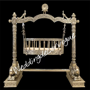 Elegante Columpio de Madera Estilo Jhula con Detalles Tallados para Interiores de Casas Tradicionales, Patio, Jardín, Balcón y Espacios Interiores - Product Image 6