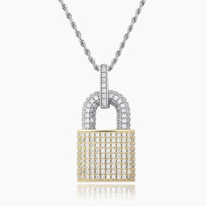 Colgante de Hip Hop de Plata de Ley 925 de lujo para hombres VVS Moissanite Diamond con colgante de piedra con patrón de letras chapadas en oro - Product Image 2