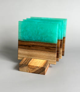 Sous-verres élégants en noyer faits à la main Tapis de boisson élégants et durables pour les amateurs de café et de thé Cadeau pour la maison - Product Image 1