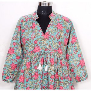 Robe maxi décontractée indienne moderne et écologique 100% coton, imprimé floral numérique quotidien, col en V, manches courtes, taille naturelle - Product Image 3