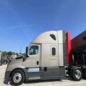 รถบรรทุกหัวลากขนาดใหญ่พื้นที่ภายในกว้างขวาง สำหรับการเดินทางระยะไกล มาตรฐานยูโร 4 เกียร์อัตโนมัติ 8x6 พวงมาลัยซ้าย 351-450 แรงม้า - Product Image 4