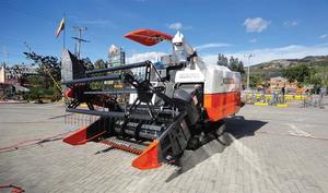 Cosechadora Kubota DC70G – Máquina Eficiente para la Cosecha de Arroz y Trigo para la Agricultura - Product Image 3