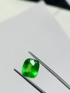 เบาะรองนั่ง tavorite ธรรมชาติพลอย3.15ก้อนคุณภาพ AAA ความมันวาวและสีเขียวสดใสตัดและขัดได้อย่างสมบูรณ์แบบ - Product Image 3