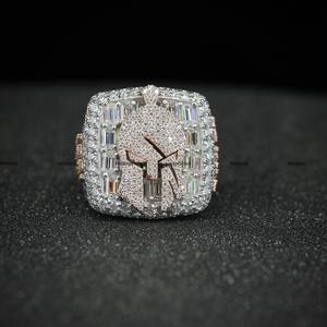 Anillo Personalizado con Nombre en Plata de Ley 925 con Moissanita en Corte Redondo y Baguette, Anillo de Dos Tonos para Hombre de Phoenix Enterprise - Product Image 1