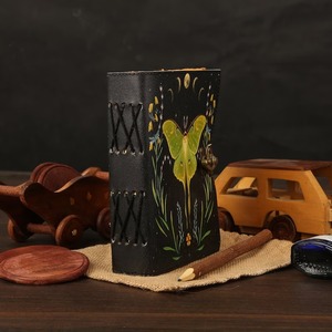 Meilleur cadeau Luna Moth Journal Witchcraft Print Spell Book of Shadows avec reliure en spirale et points de selle Journal vierge - Product Image 4