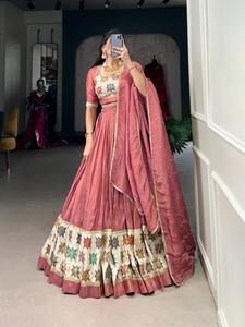 Dernière tenue de créateur vente chaude meilleure pure miroitant Lehenga Choli & Dupatta avec un travail uni et imprimé femme exportateur de mode - Product Image 5