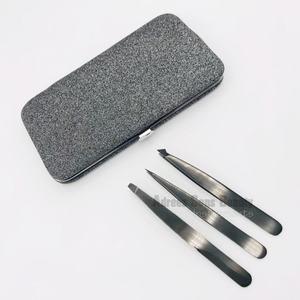 Pinzas profesionales para desplumar el cabello de las cejas, uso de belleza afilado puntiagudo cuadrado inclinado de acero inoxidable sostenible negro - Product Image 1