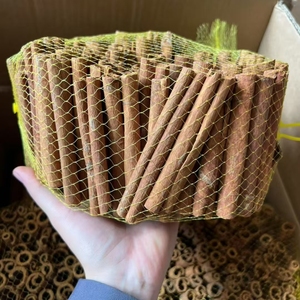 Placez la cannelle de qualité supérieure dans des pochettes <span class=keywords><strong>en</strong></span> filet, mettez-<span class=keywords><strong>les</strong></span> dans des cartons et arrangez-<span class=keywords><strong>les</strong></span> de manière soignée et attrayante. - Product Image 4