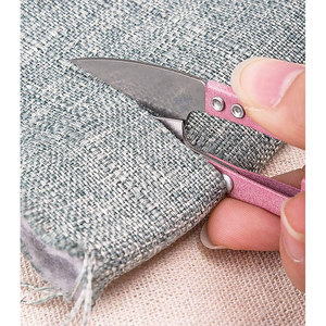 Coupe-fil à clip rapide avec lames tranchantes et robustes, 2 pièces, portable, pour la broderie, la coupe de fils, les travaux manuels et les projets de bricolage (rose/gris) - Product Image 4