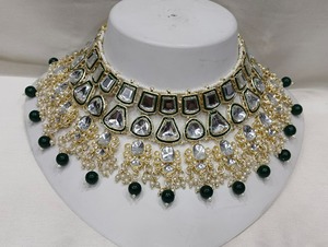 Conjunto de Collar de Novia Kundan Chapado en Oro con Cuentas de Esmeralda de Esmalte Verde y Complementos para Joyería de Boda para Mujer - Product Image 4