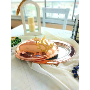 Elegante cacerola de metal con acabado en cobre, de forma circular, para servir comida caliente en la mesa y uso diario en el hogar, hecha a mano en India. - Product Image 4