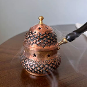 Quemador de Bakhoor de Latón Pulido Redondo Diseñado para un Flujo de Aroma Suave con Forma Elegante y Características Artísticas - Product Image 1