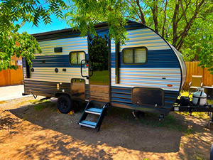 Remorque hybride tout-terrain 4X4 de 15 pieds en tôle galvanisée caravane familiale de 15 pieds avec couchette et tenue pour le camping en plein air - Product Image 2