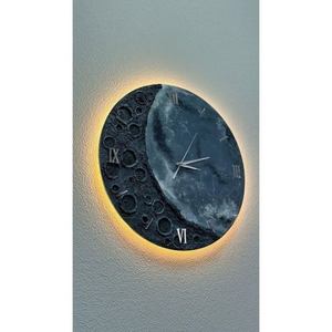 Reloj de pared de resina de aspecto Premium con detalles de metal envejecido para un interior de estilo industrial - Product Image 2