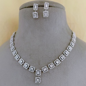 Conjunto de collar de tono plateado de circón de lujo de la mejor calidad a la moda con pendientes para fiesta de compromiso de boda para mujer - Product Image 1