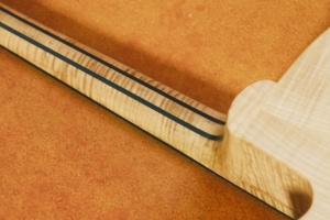Guitare électrique <span class=keywords><strong>jazz</strong></span> artisanale Yunzhi YZ-19NYL 17 pouces, 6 cordes, corps creux sculpté, style <span class=keywords><strong>violon</strong></span>, table en épicéa, manche en érable, ébène - Product Image 6