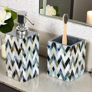 Ensemble de salle de bain en bois de qualité supérieure avec distributeur et gobelet chic et organisé disponible à un excellent prix! - Product Image 1