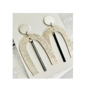 ต่างหูแฟชั่นรูปพระจันทร์และพระอาทิตย์สีสันสดใส รุ่นใหม่ล่าสุดปี 2025 ต่างหูแบบติดหูทรงสี่เหลี่ยมเล็ก สไตล์นิวยอร์ก สำหรับฤดูหนาว เหมาะสำหรับผู้หญิง - Product Image 2