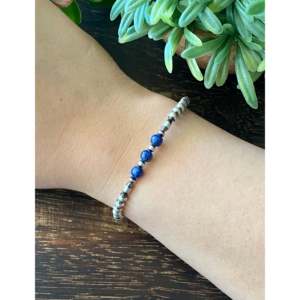 สร้อยข้อมือทำมือจากลาพิสลาซูลีและเงินสเตอร์ลิงประดับมุกแบบนาวาโฮ - Product Image 2