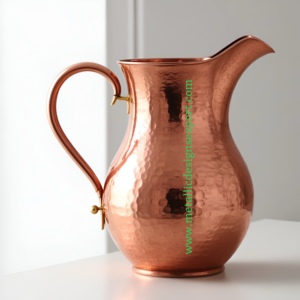 Pichet en cuivre martelé artisanal avec poignée incurvée élégante pichet en métal décor rustique et moderne pour boire - Product Image 5