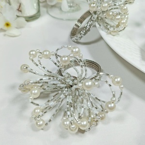 Anneaux de serviette perlés faits à la main de luxe verre de conception florale élégante pour la maison hôtels vacances Table à manger décor porte-accessoire - Product Image 3