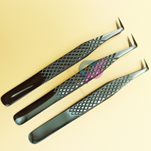 Pince à cils en acier inoxydable durable personnalisée de vente chaude pour ramasser les cils pince à épiler le Volume de la botte à 90 degrés Plasma noir - Product Image 6