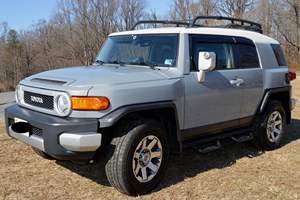 Toyota FJ Cruiser V6 2014 Usado, con Tracción en las Cuatro Ruedas, Diferencial Trasero Bloqueable, Mayormente sin Modificaciones - Product Image 2