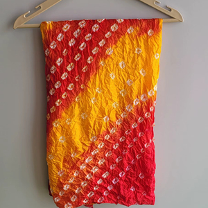 Bandhani Dupatta con borde de hoja de espejo dorado Ropa festiva étnica - Product Image 1