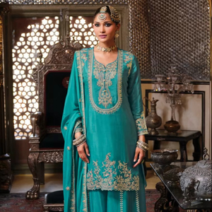 Costume Sharara de style pakistanais traditionnel brodé lourd de Chinon pour adultes pour les mariages et toutes les occasions Salwar Kameez - Product Image 1