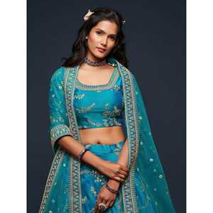 ชุดเลเฮนกาโชลีงานแต่งงานผ้าไหมปักด้ายสีฟ้าอมเขียวสวยงาม สง่างาม และมีสไตล์สำหรับงานเจ้าสาว - Product Image 3