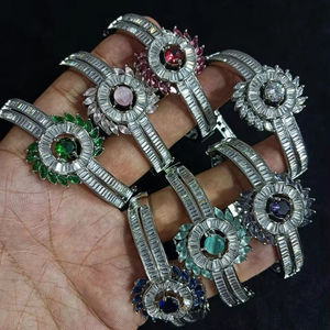 AMERICAN DIAMOND CUBIC ZIRCON ESTILO CLÁSICO Y PULSERAS DE DIAMANTES ARTIFICADOS Y CHAPADO EN PLATA PARA MUJER REGALO DE JOYERÍA DE BODA - Product Image 1