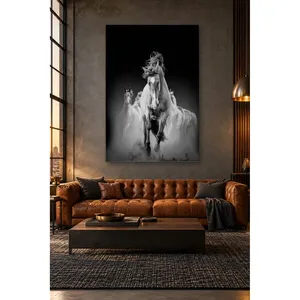 Cheval gris Fida courant devant un bétail sur fond noir, impression sur toile - Product Image 2
