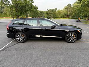 VOLVO V-60 Re-charge T/8 Pole-ster 2024, Vagoneta con Techo Corredizo, Faros Delanteros, Cámara Trasera de 360°, Asientos Eléctricos - Product Image 2