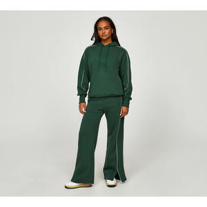 Ensemble de survêtements deux pièces pour femmes de haute qualité survêtements personnalisés avec pantalon évasé solide et col à capuche pour l'entraînement sportif - Product Image 1