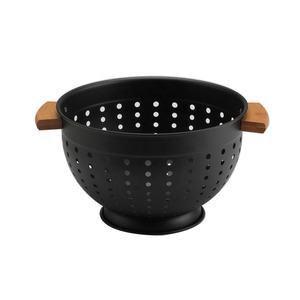 Passoire de cuisine auto-drainante avec revêtement en poudre, base solide, poignée en bois, compatible lave-vaisselle - Product Image 1