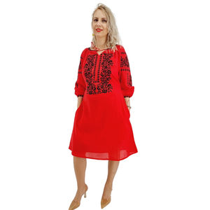 Las mujeres bordadas de manga larga usan hasta la rodilla bordado exclusivo vestido Ucraniano - Product Image 5