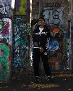 ชุดเสื้อสเวตเตอร์และกางเกงแนวสตรีทพิมพ์ลายตัวอักษรโลโก้ตามสั่งมีเชือกรูดแฟชั่นสำหรับผู้ชาย - Product Image 2