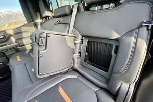 EXTREMADAMENTE LIMPIO, CON VOLANTE A LA DERECHA/IZQUIERDA, GM-C CANYON AT4 TURBO 2024, 4 CILINDROS, 4X4, LISTO PARA ENTREGAR - Product Image 2