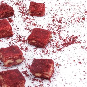 Délice turc enrobé de chocolat de qualité supérieure avec des noisettes veloutées, Lokum de la meilleure qualité en emballage boîte, fabriqué en Turquie - Product Image 3