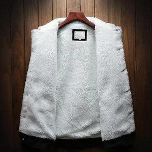 แจ็คเก็ตยีนส์ผู้ชายลายโลโก้แบบกำหนดเอง สไตล์วินเทจลำลอง ผ้าฝ้าย ดีไซน์เนอร์ คุณภาพดีที่สุด รับผลิตแบบ OEM แจ็คเก็ตและเสื้อโค้ทยีนส์ผู้ชาย - Product Image 5