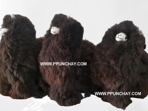 Joli jouet en fourrure d'alpaga véritable doux de 12 pouces fourrure noire ethnique andine de Punchay Pérou produit New Age - Product Image 1