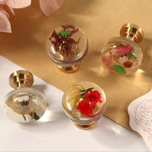 Perilla de resina con diseño floral para armarios, cajones y puertas, manija decorativa elegante para decoración del hogar, muebles y uso interior - Product Image 1