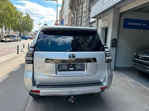 สีเงิน สำหรับรถยนต์ Prado 3.5L TX-L ปี 2018 ดีเซล ออฟโรด SUV พวงมาลัยซ้าย 5 ที่นั่ง เบาะหนังสีเข้ม ล้อแม็ก R18 ยูโร 6 - Product Image 4