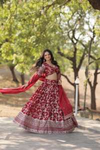 Dernier Designer Pure Viscose Jacquard Avec Paillettes Brodées travail Lehenga Choli By Fab Zone - Product Image 5